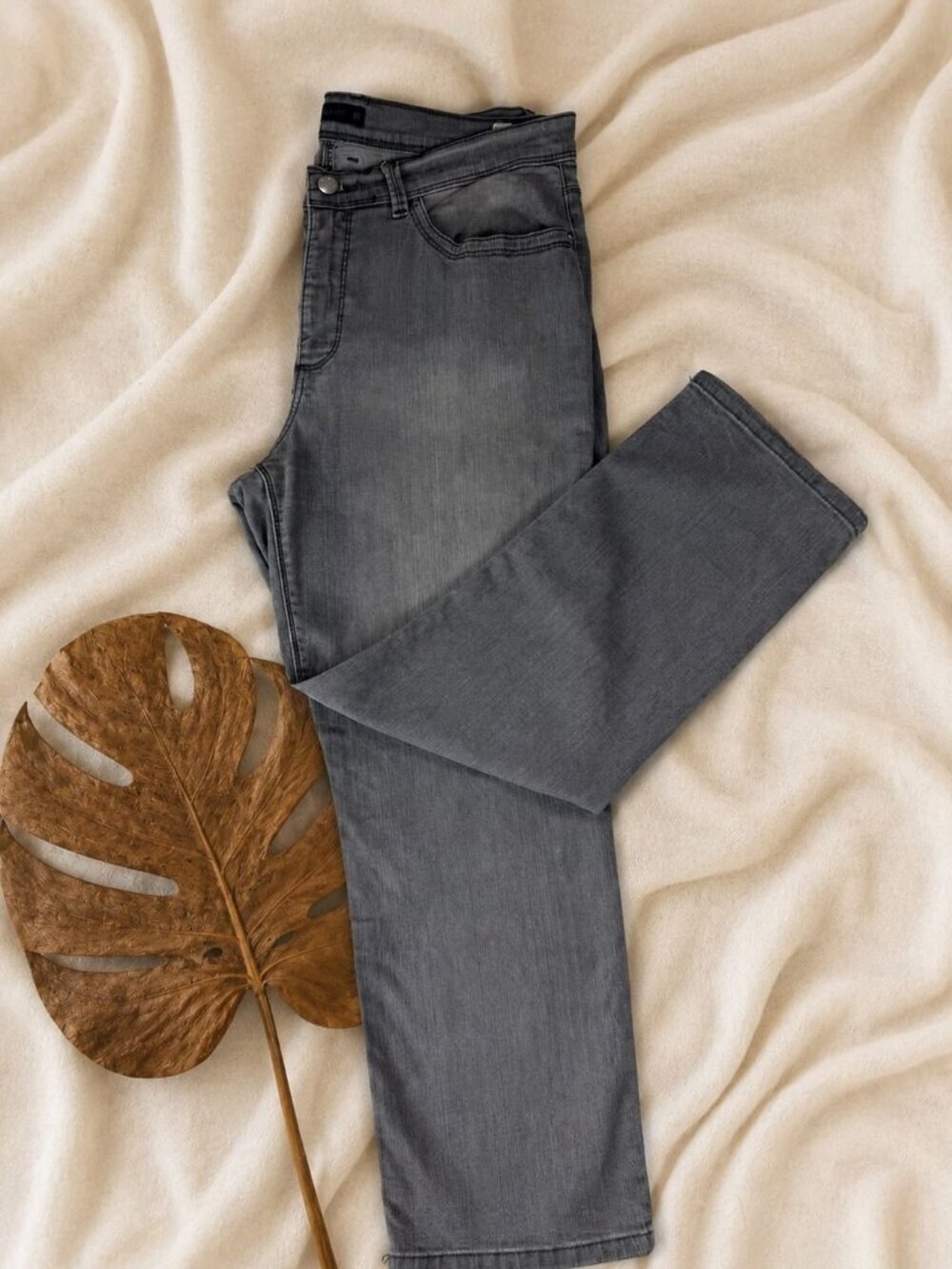 Lee Easy Fit Gray Jeans Women's Size 14 Medium Straight Stretch Crop 34x24